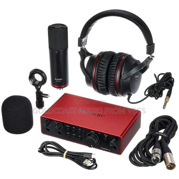 Focusrite 2i2 4th Gen Bundle · Photo 3
