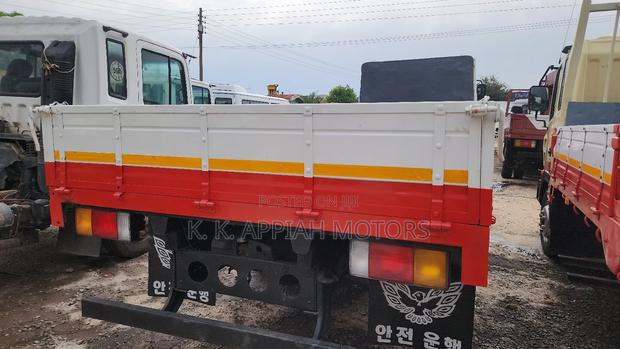 Hyundia 5 Tons New Type Double Axles photo 4