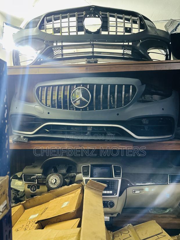 Mercedes Benz C300 C43 Amg Front Bumper photo 2