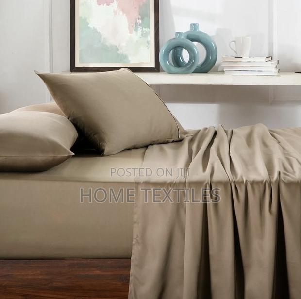 Plain Colored Bedsheets 1cotton Bedsheet and 4 Pillow Cases · Photo 2