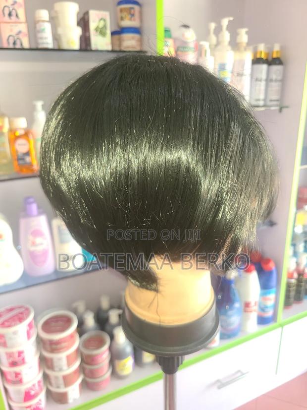 Black Pixie Wig · Photo 4