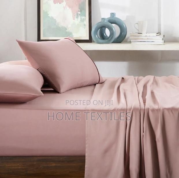 2 Pink Bedsheets and 4 Pillow Cases · Photo 2