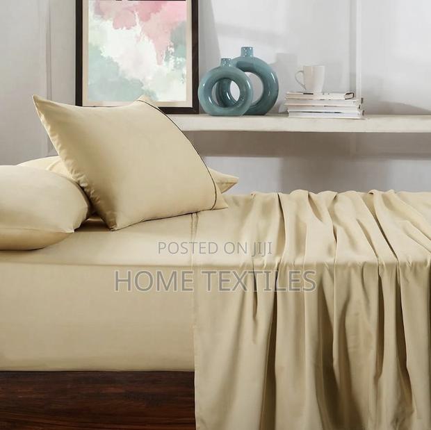 2 Beige Bedsheets and 4 Pillowcases · Photo 2
