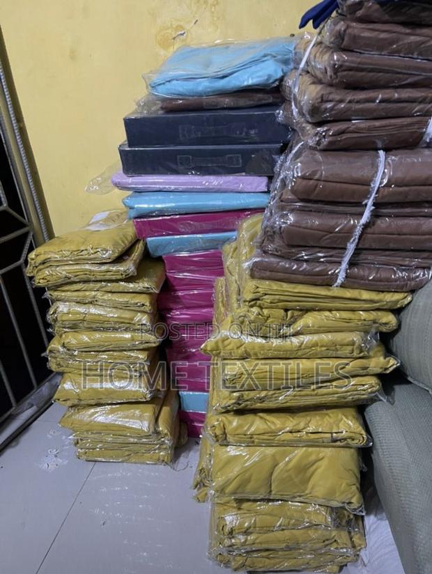 2 Plain Cotton Sheets With 4 Pillow Cases · Photo 2