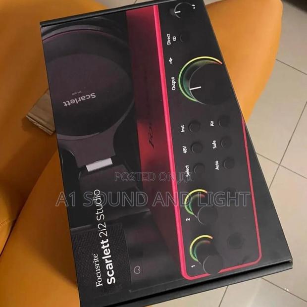 Focusrite Scarlett 2i2 Studio [4th Generation] · Photo 2