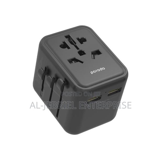 Travel Universal Power Adapter · Photo 3