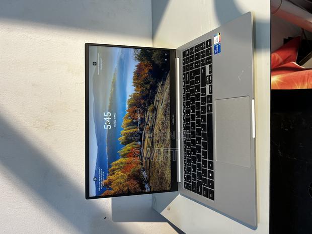 Laptop Samsung Galaxy Book3 360 15 NP750QFG 8GB Intel Core I5 SSD 512GB photo 2