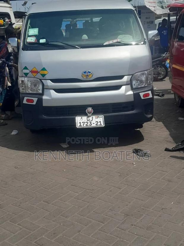 Toyota HiAce 2010 Silver