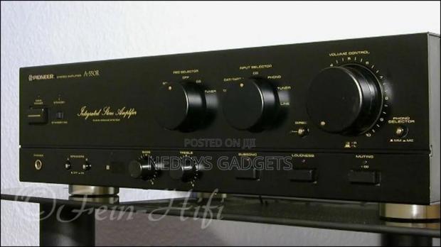 Pioneer Integrated Stereo Amplifier 
550r · Photo 2