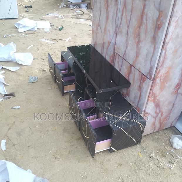 Quality Tv Stand · Photo 4