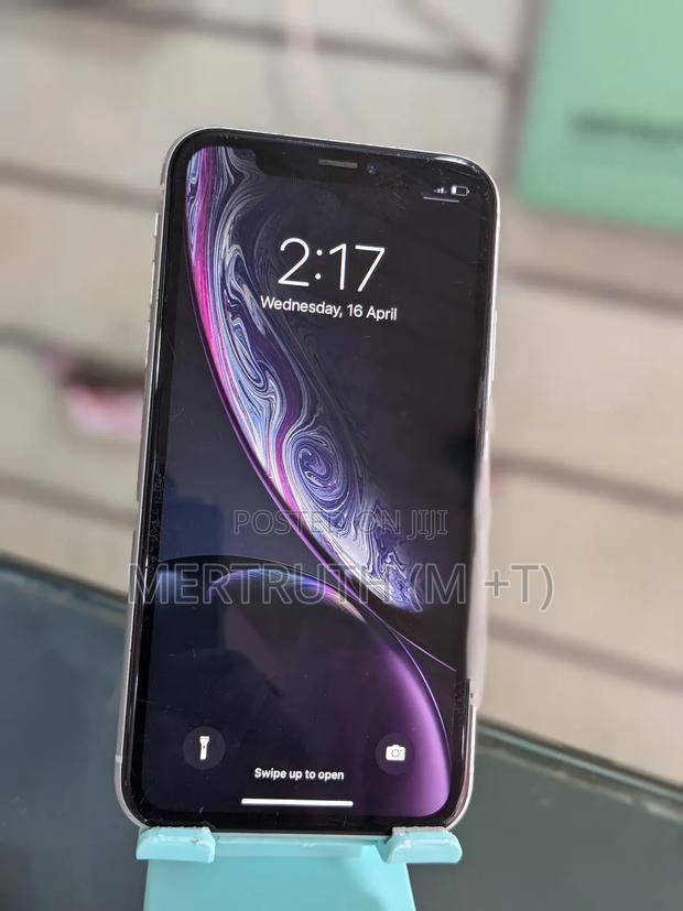 Apple iPhone XR 64 GB White photo 2