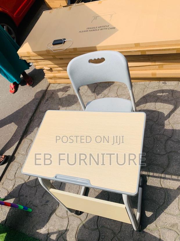 Students Table and Chair · Photo 3