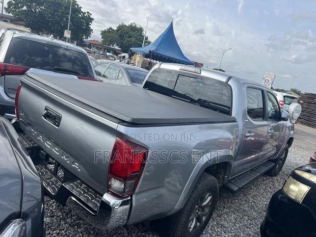 Toyota Tacoma SR 2018 Gray photo 2