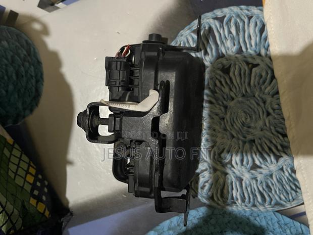 Toyota Corollary Front Cruise Control Radar Sensor photo 7