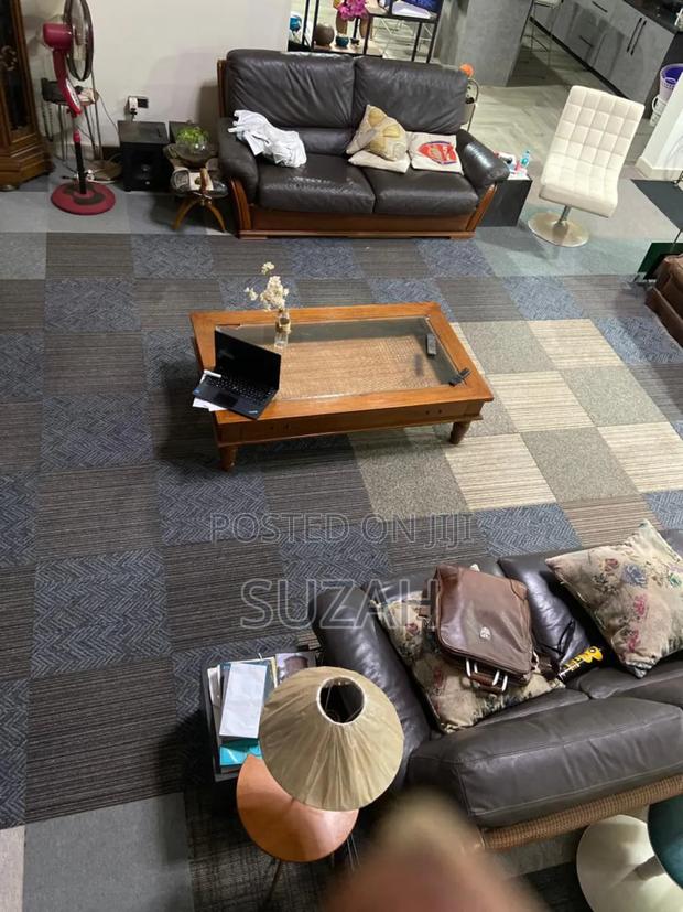 Tile-Like Woolen Carpet · Photo 2