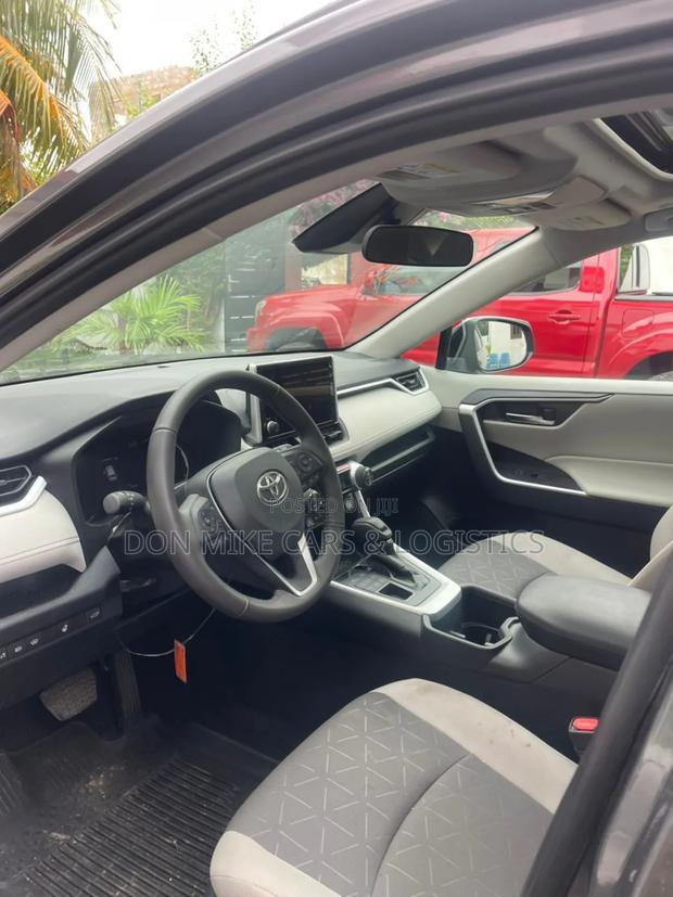 Toyota RAV4 XLE AWD 2024 Gray photo 6