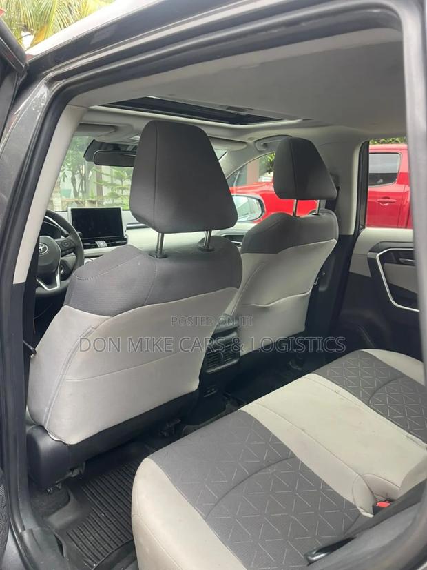Toyota RAV4 XLE AWD 2024 Gray photo 8