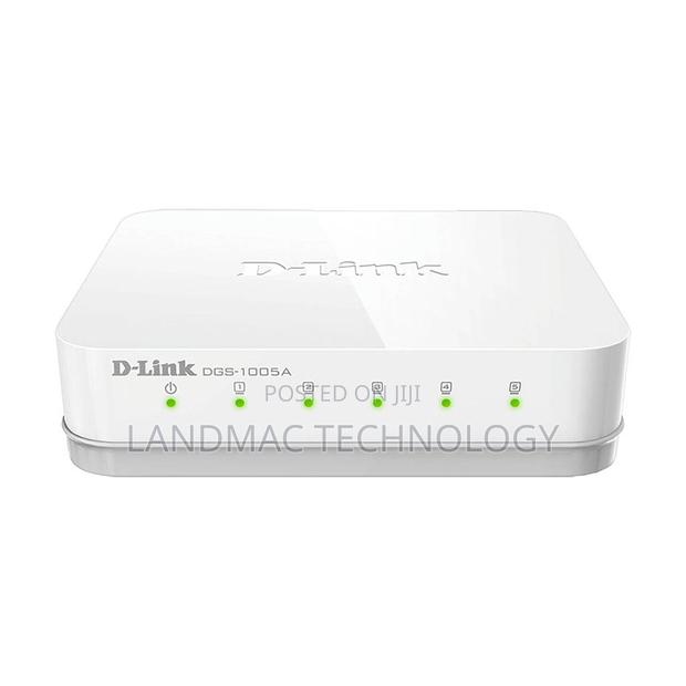 D-Link 5 Port 10/100 Base-T Desktop Switch · Photo 2
