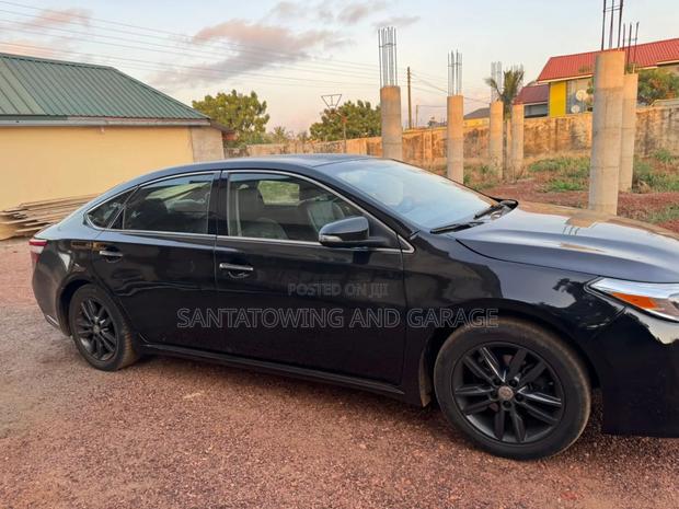 Toyota Avalon XLE Premium Sedan FWD (3.5L 6cyl 6A) 2013 Black