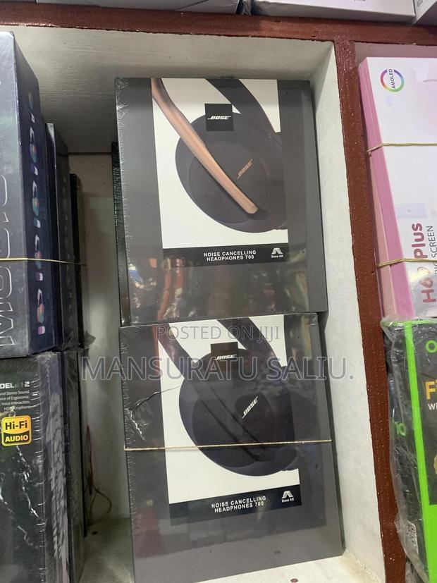 Bose Noise Cancelling Headphones 700 photo 2