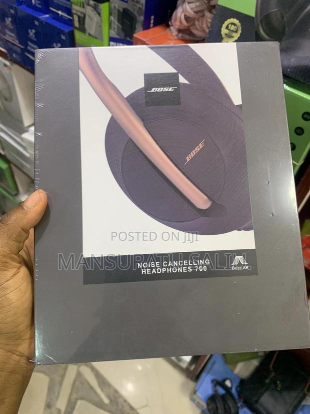 Bose Noise Cancelling Headphones 700 photo 3