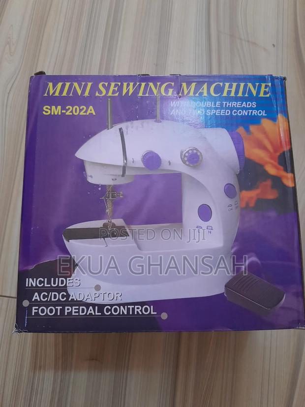 Mini Sewing Machine · Photo 3