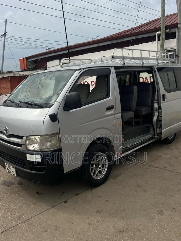 Toyota HiAce 2011 Silver