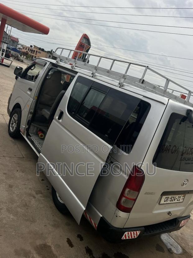 Toyota HiAce 2011 Silver