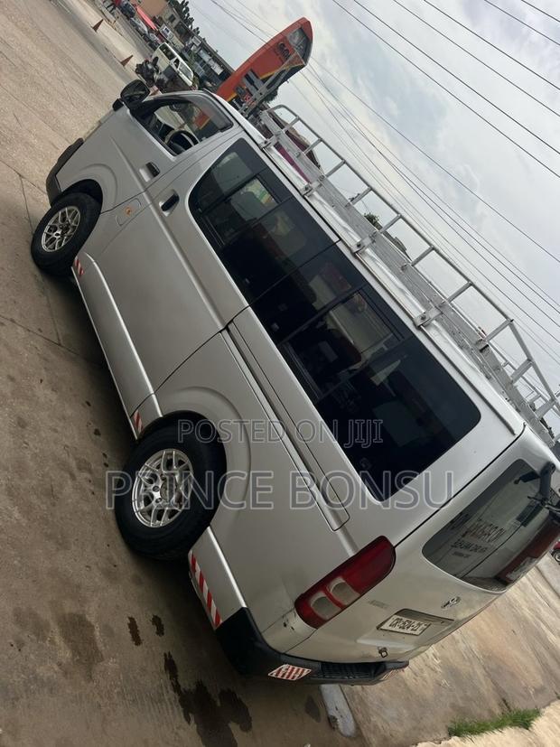 Toyota HiAce 2011 Silver