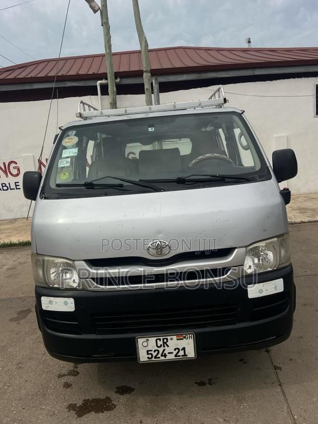 Toyota HiAce 2011 Silver