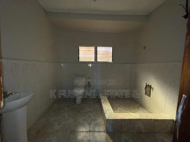 8bdrm House in K Fuseini Estate, Kumasi Metropolitan for sale photo 5