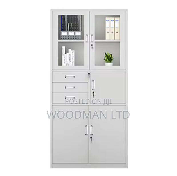 Storage Locker With Safe · Photo 4
