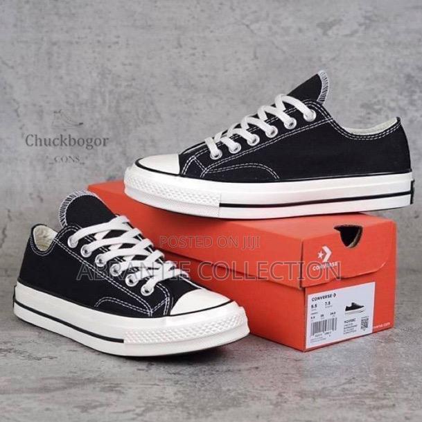 Classy Unisex Converse Sneaker Black/White · Photo 4
