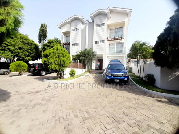 Furnished 4bdrm Townhouse/Terrace for sale · Photo 3
