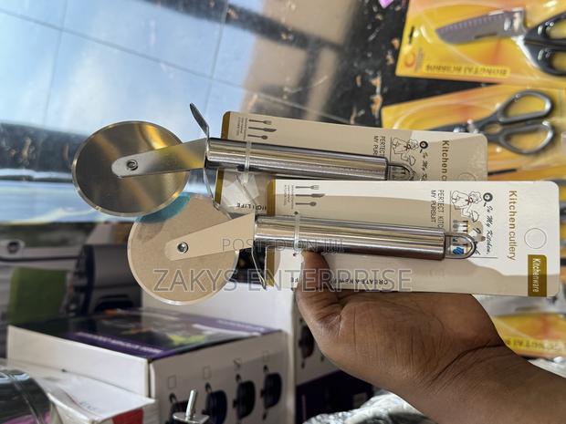 Portable Pizza Cutter · Photo 4