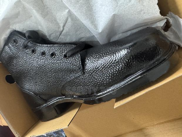 Safety Boot · Photo 2