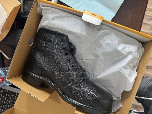 Safety Boot · Photo 1