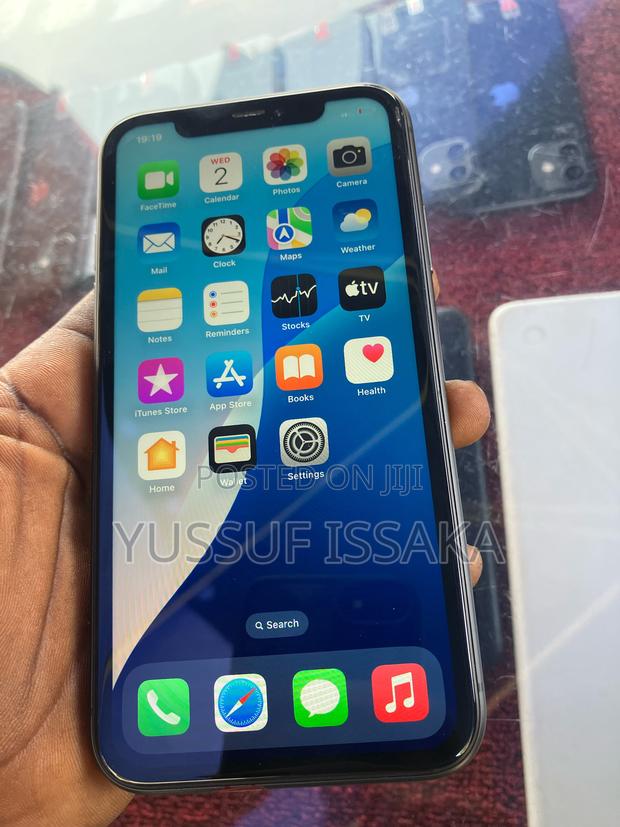 Apple iPhone 11 64 GB Black photo 2