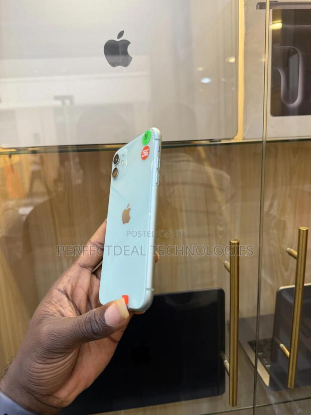 New Apple iPhone 11 256 GB Green photo 2