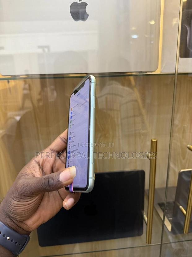 New Apple iPhone 11 256 GB Green photo 4