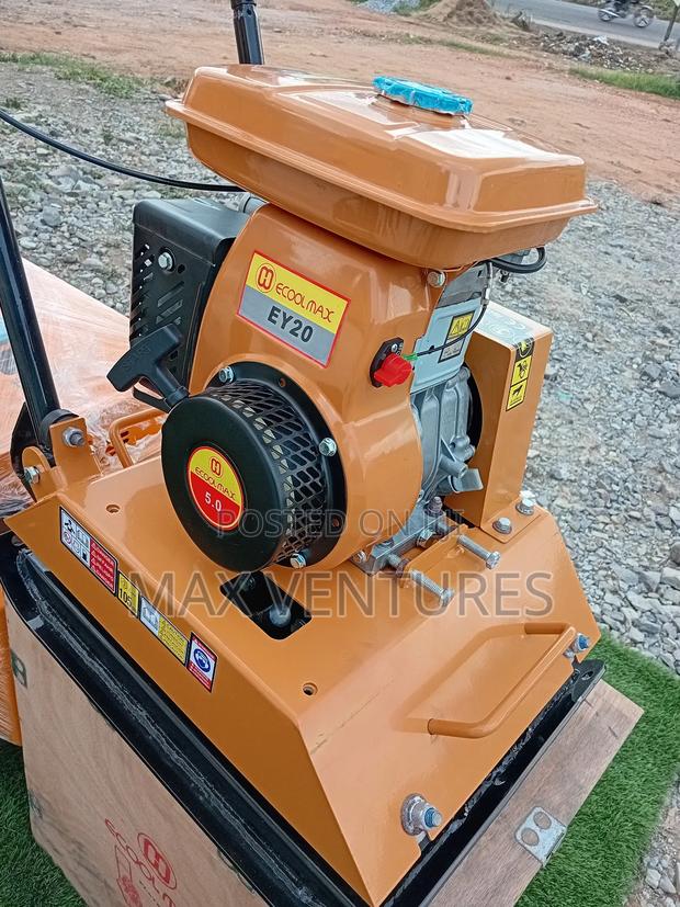 Gasoline Plate Compactor C-90 · Photo 2