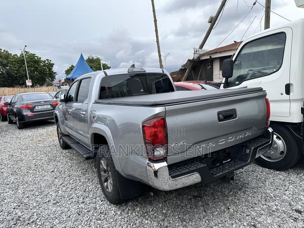 Toyota Tacoma SR 2018 Gray photo 5