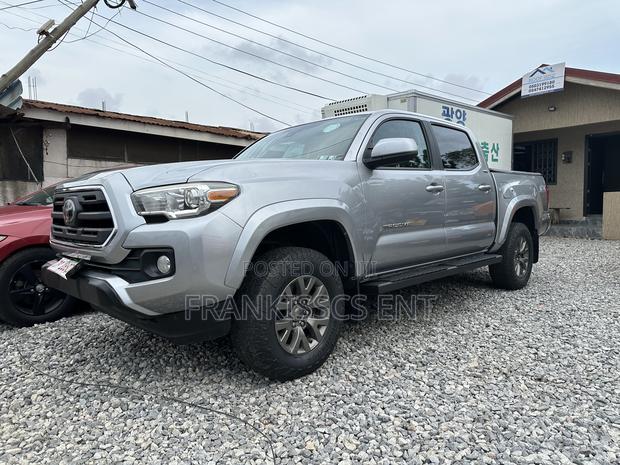 Toyota Tacoma SR 2018 Gray photo 4