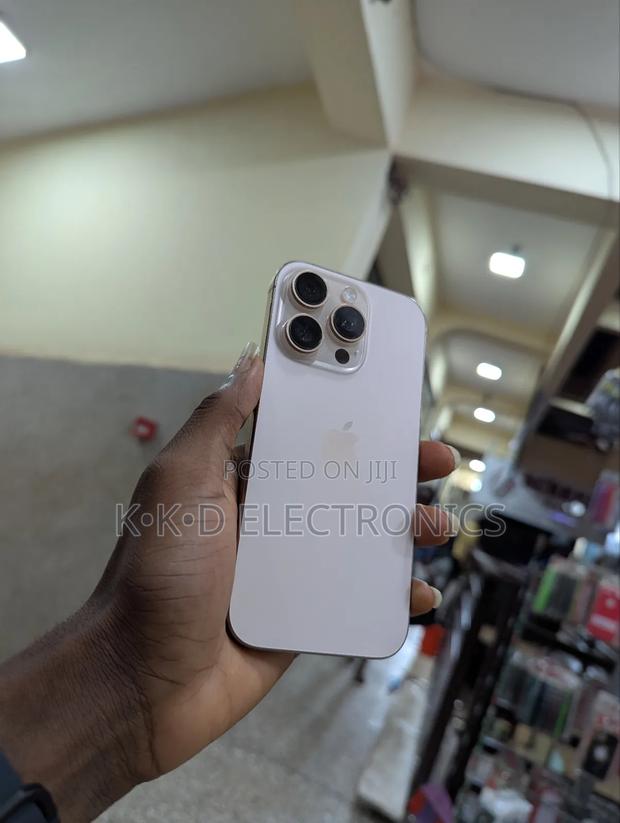 Apple iPhone 16 Pro 256 GB Gold photo 3