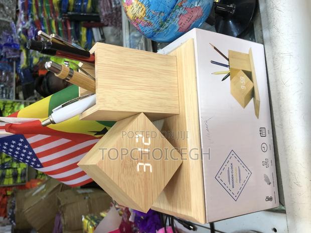 Wooden Clock Pen Holder · Photo 4