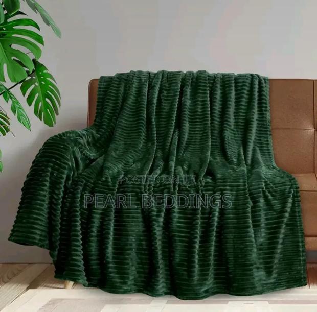 Quality Fluffy Plush Throw Blanket · Photo 3