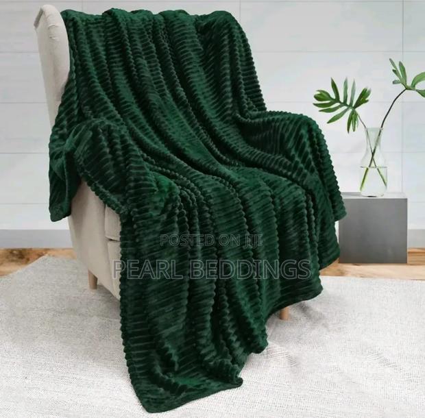 Quality Fluffy Plush Throw Blanket · Photo 4