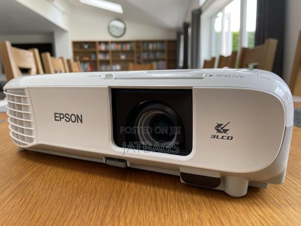 3500 Lumens Epson Projector From Uk (Free Delivery) photo 3