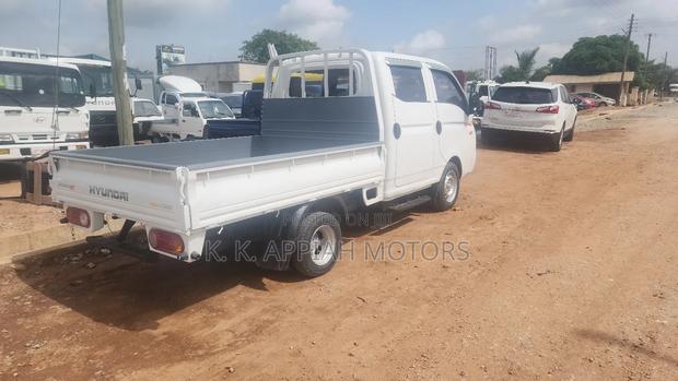Hyundia Porter Double Cube Truck photo 2