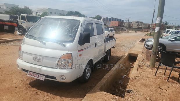 Hyundia Porter Double Cube Truck photo 3